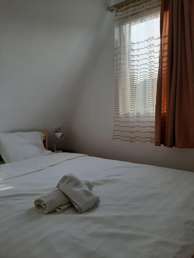 Cabana Din Livada Pucioasa Ngoại thất bức ảnh