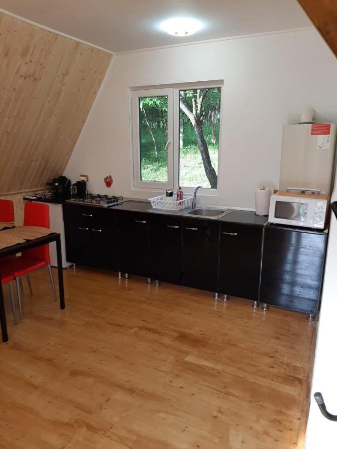 Cabana Din Livada Pucioasa Ngoại thất bức ảnh