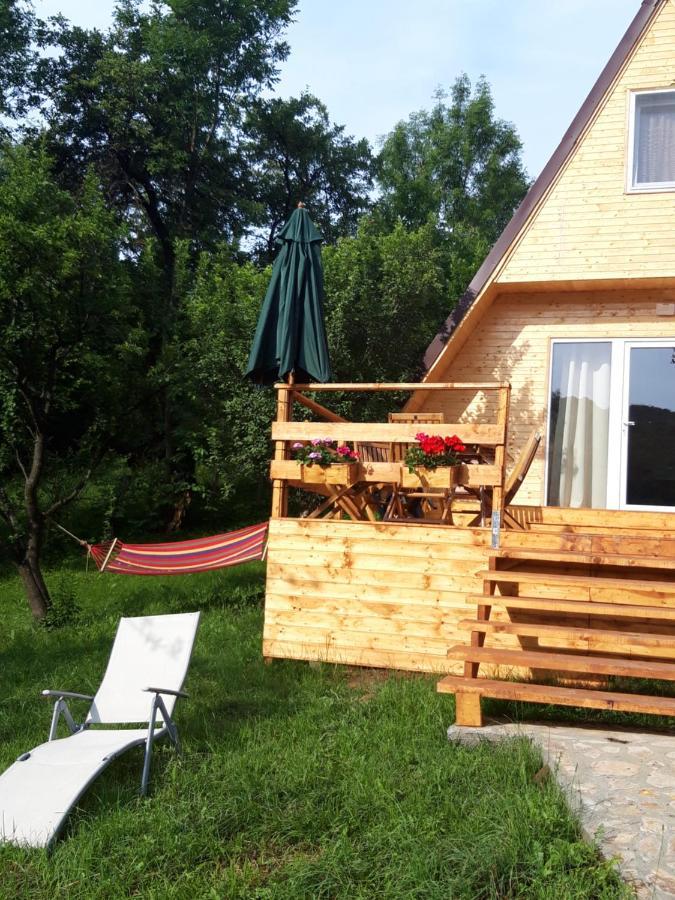 Cabana Din Livada Pucioasa Ngoại thất bức ảnh