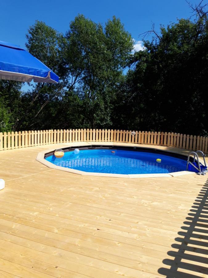Cabana Din Livada Pucioasa Ngoại thất bức ảnh